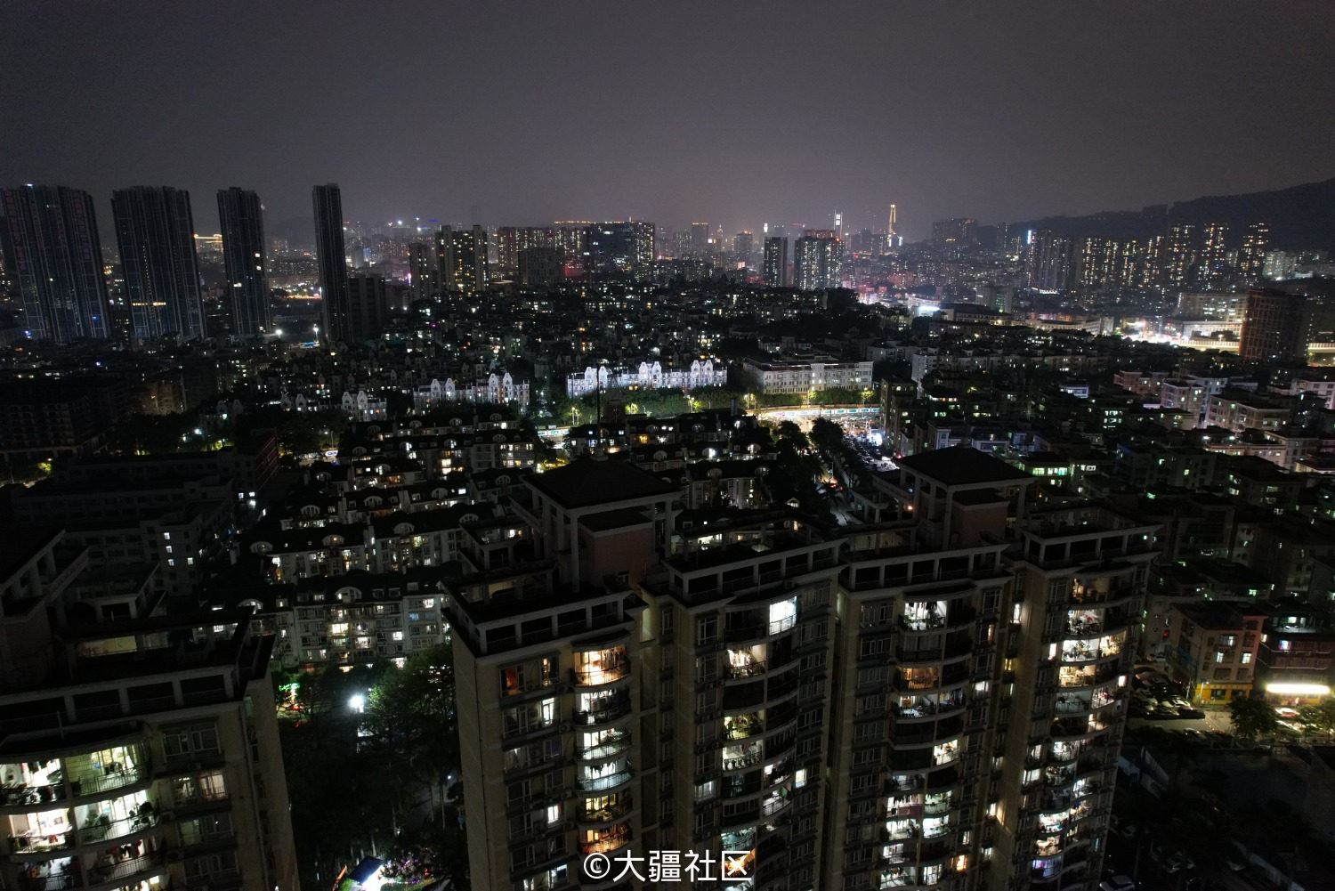 小区夜景 实景图片