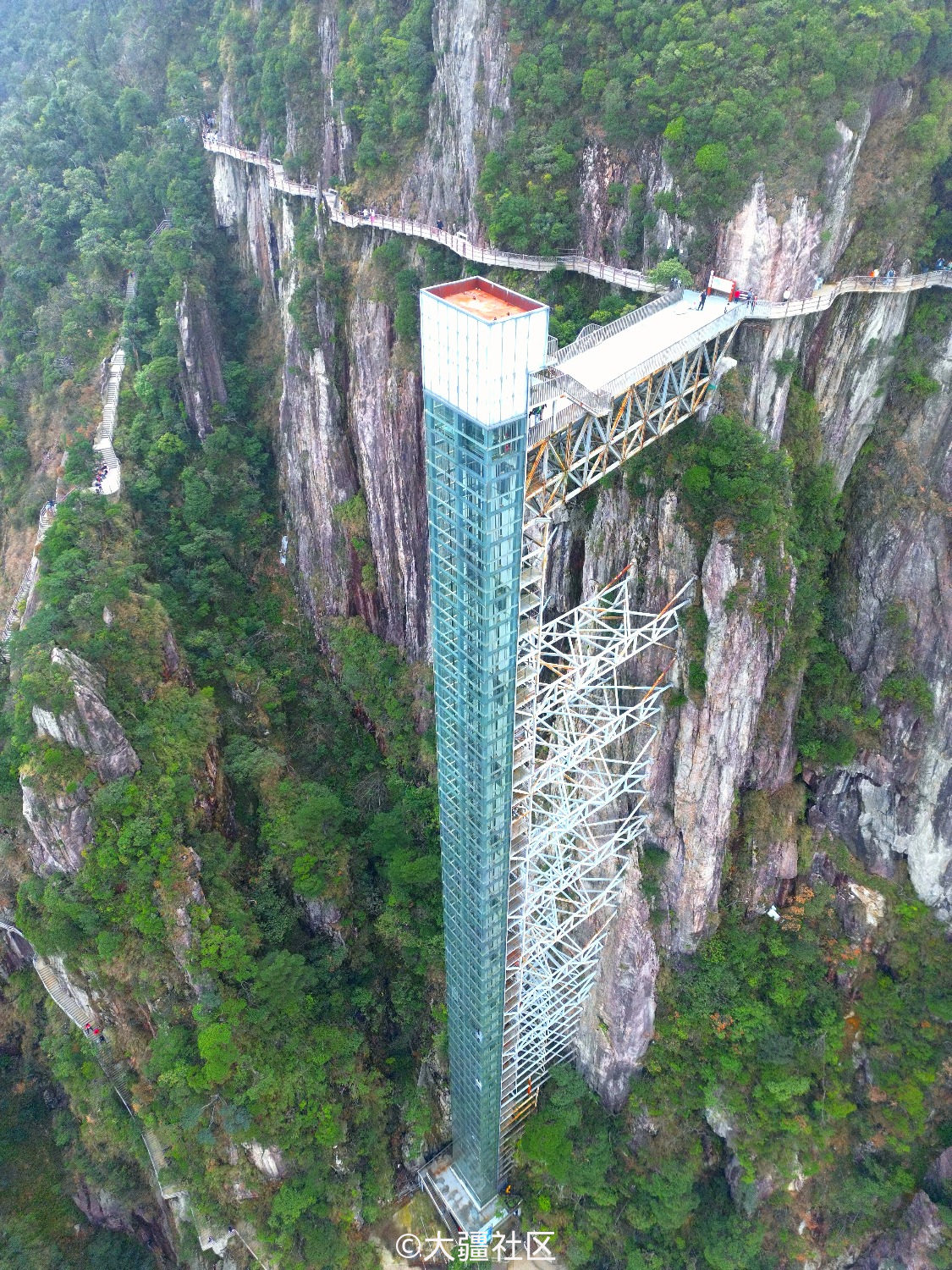 莽山观光电梯图片