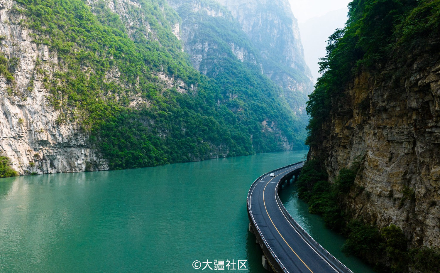 鸟瞰大渡河金口大峡谷