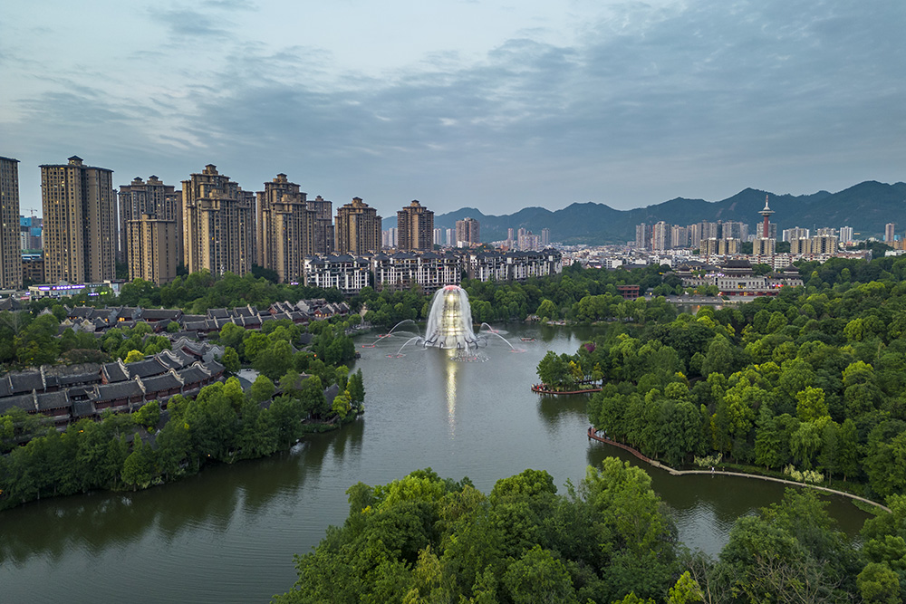 傍晚时刻的秀湖公园