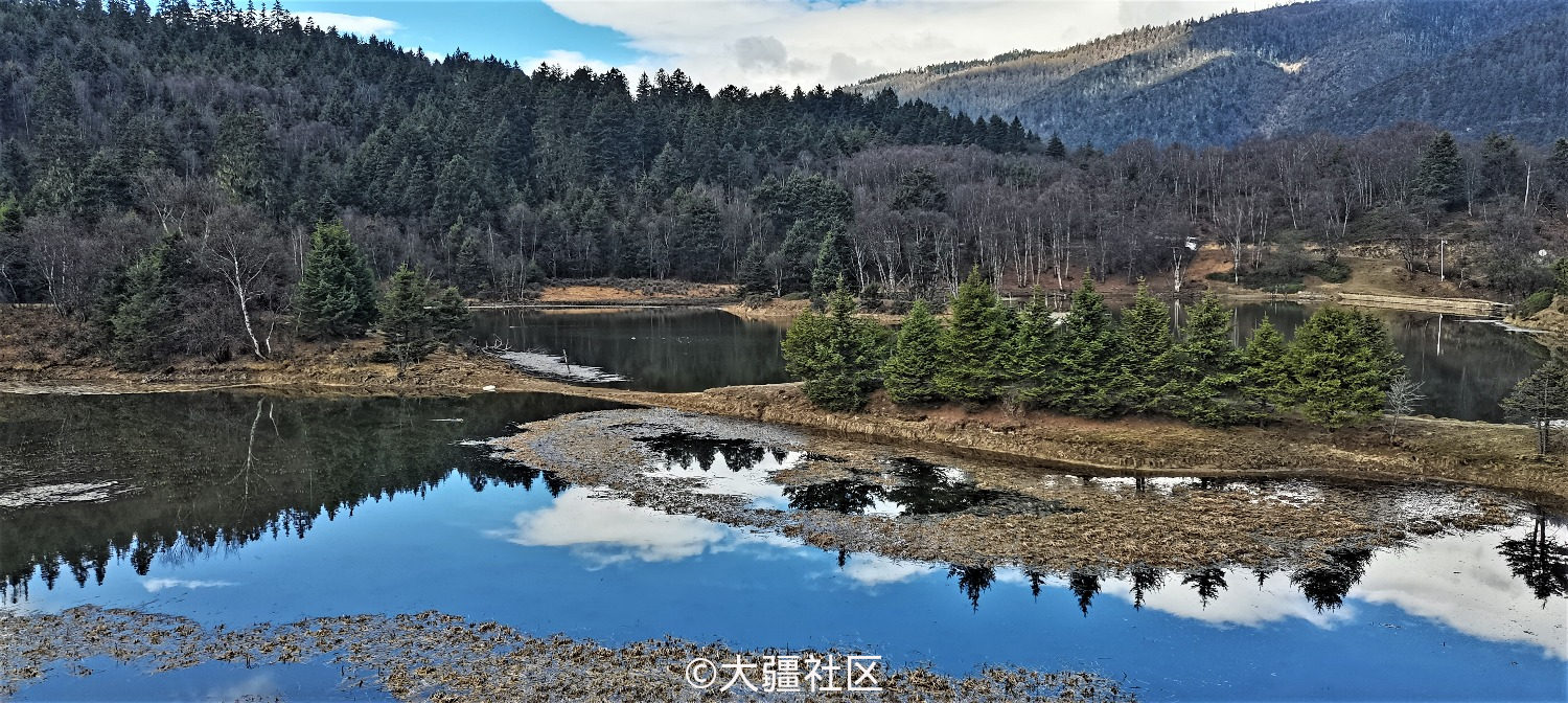 香格里拉普达措国家公园属都湖二