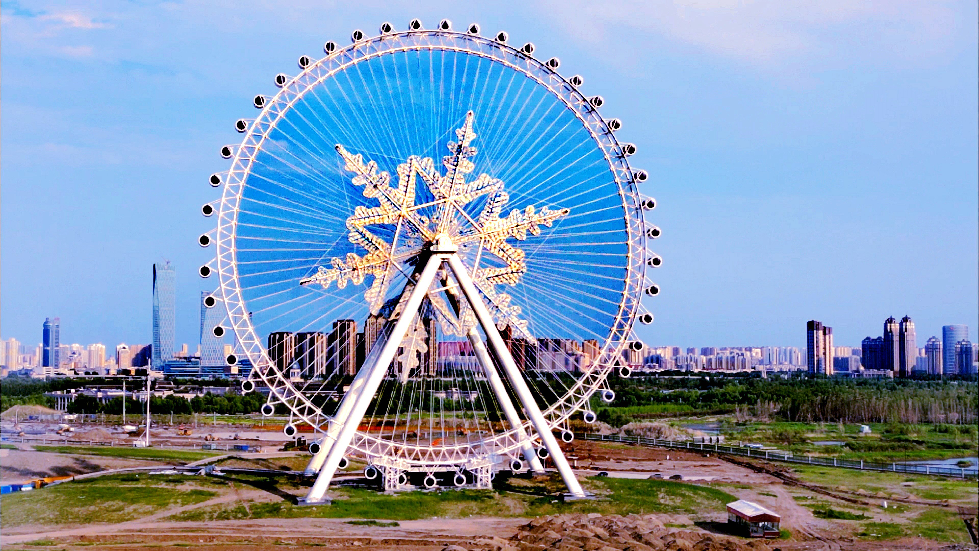 江山如画冰雪摩天轮